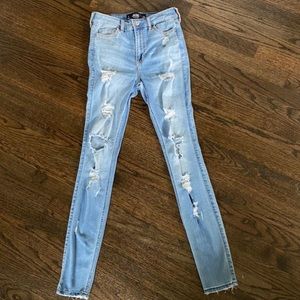 Light wash Hollister skinny ripped jeans